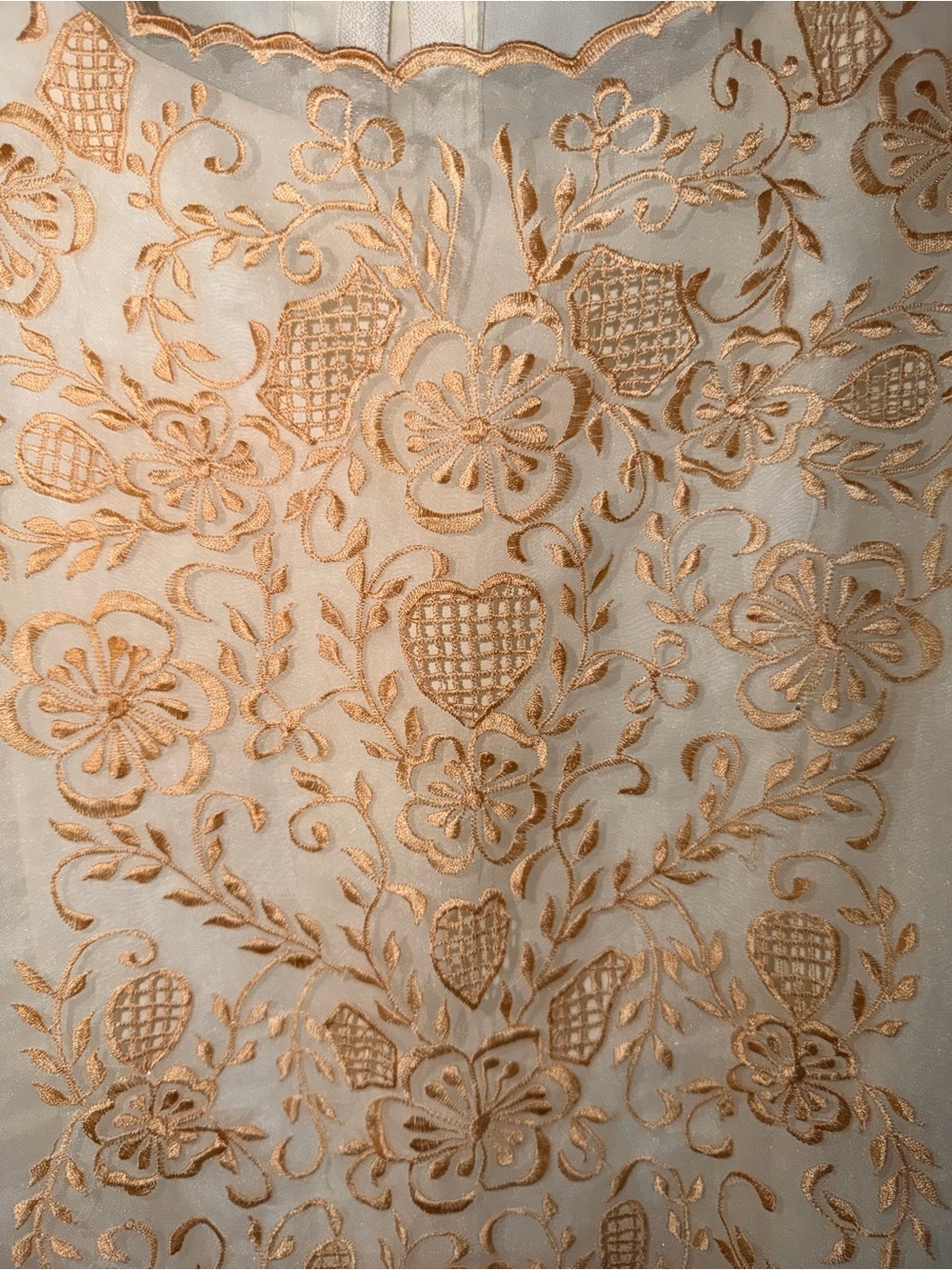 Traditional Filipiniana Dress Ivory with gold embroidery - Picture 4 of 16